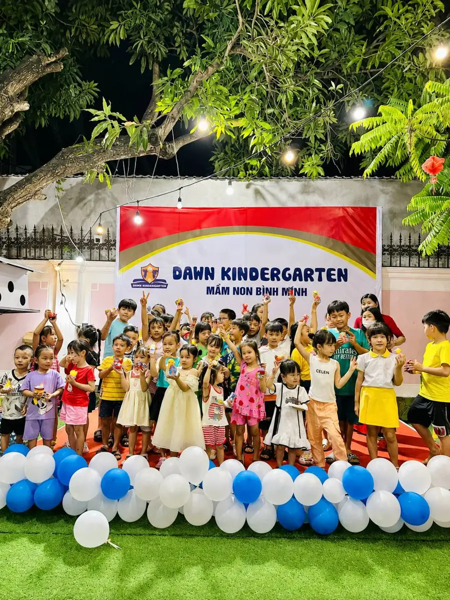 Mầm non Bình Minh — Đội ngũ và khuôn viên
