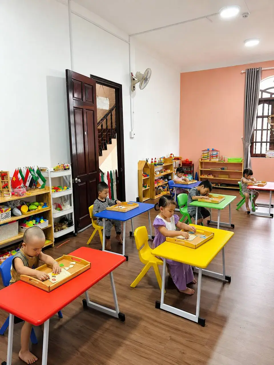 Giáo cụ Montessori tại nhà: 5 góc chơi cho bé 2–5 tuổi