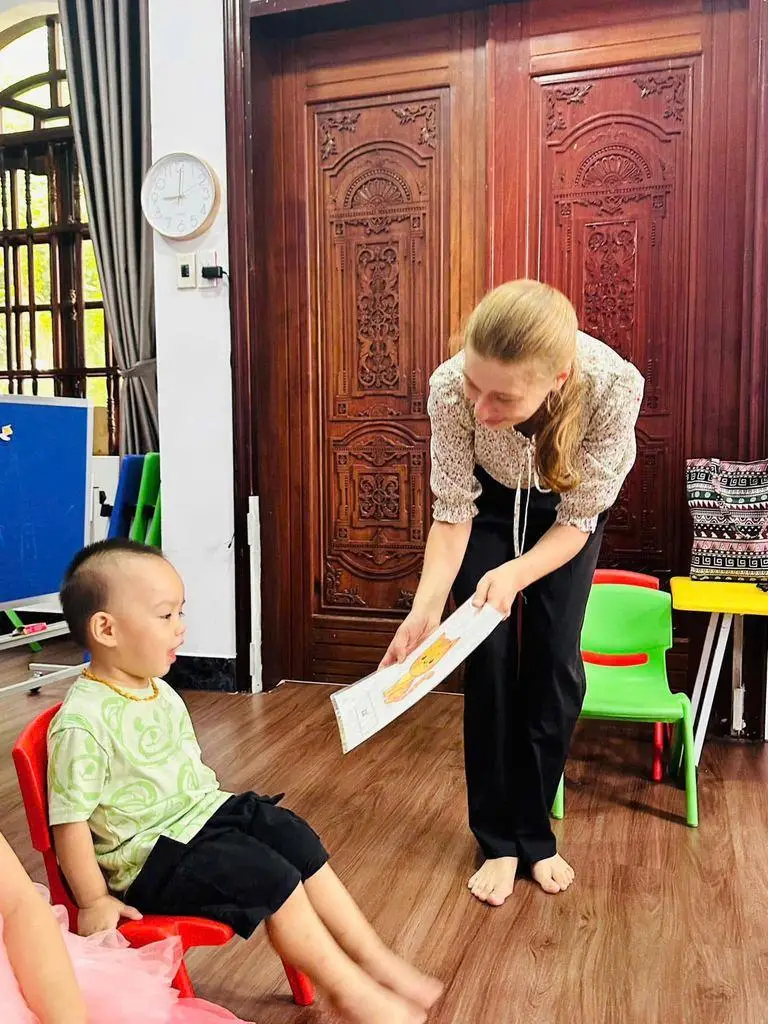 Song ngữ hay tiếng Anh tăng cường?